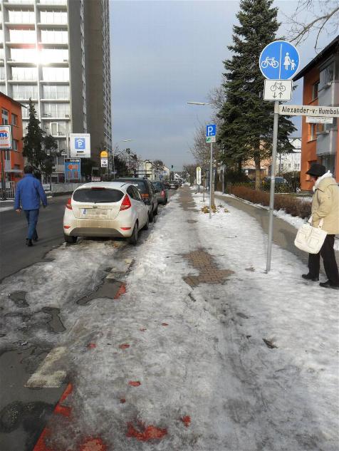 tl_files/montagsrunde/_wsb_476x633_16_Schnee+auf+Radweg+Auto+unkenntlich.jpg